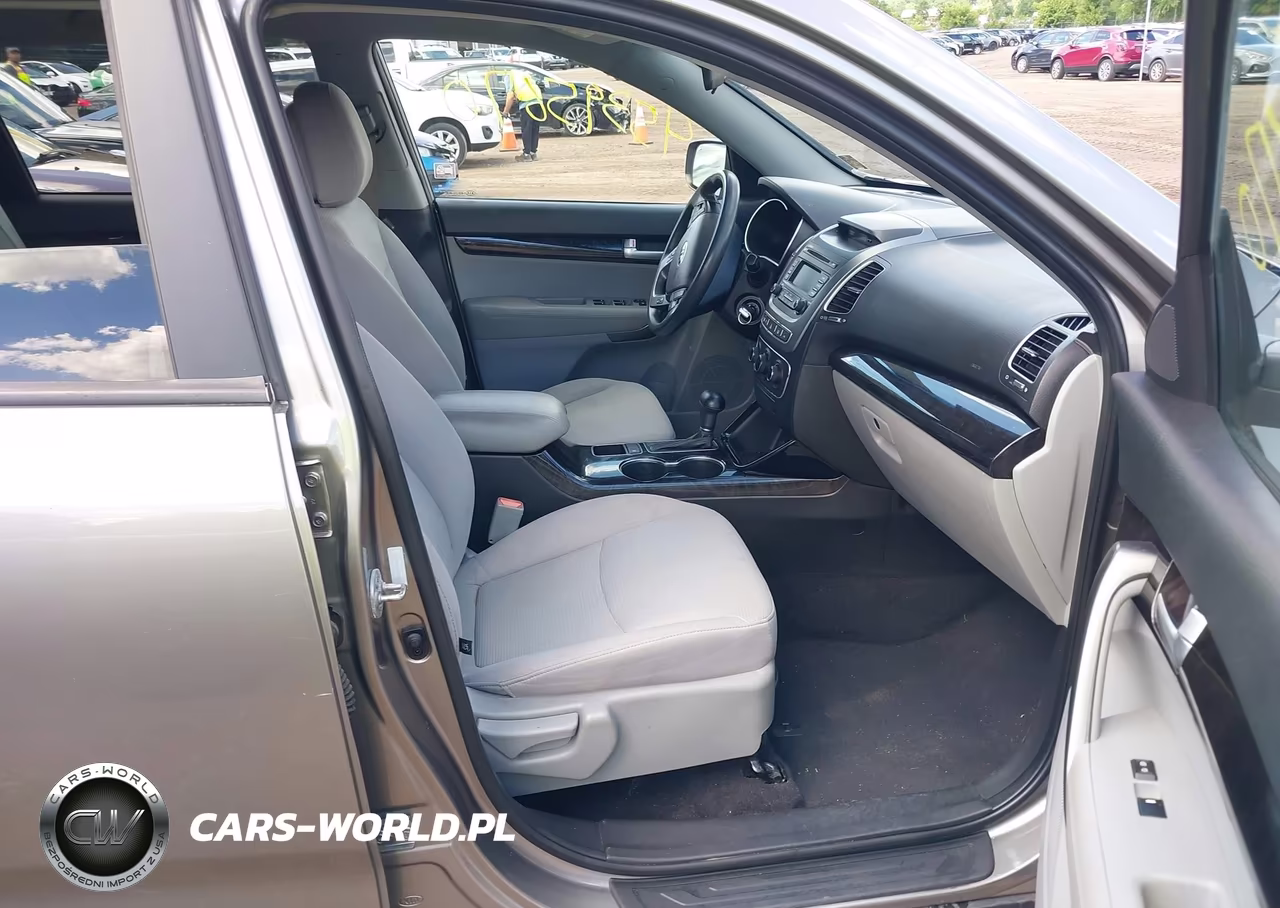 2014 Kia Sorento Lx VIN:5XYKT3A66EG469048 - 5