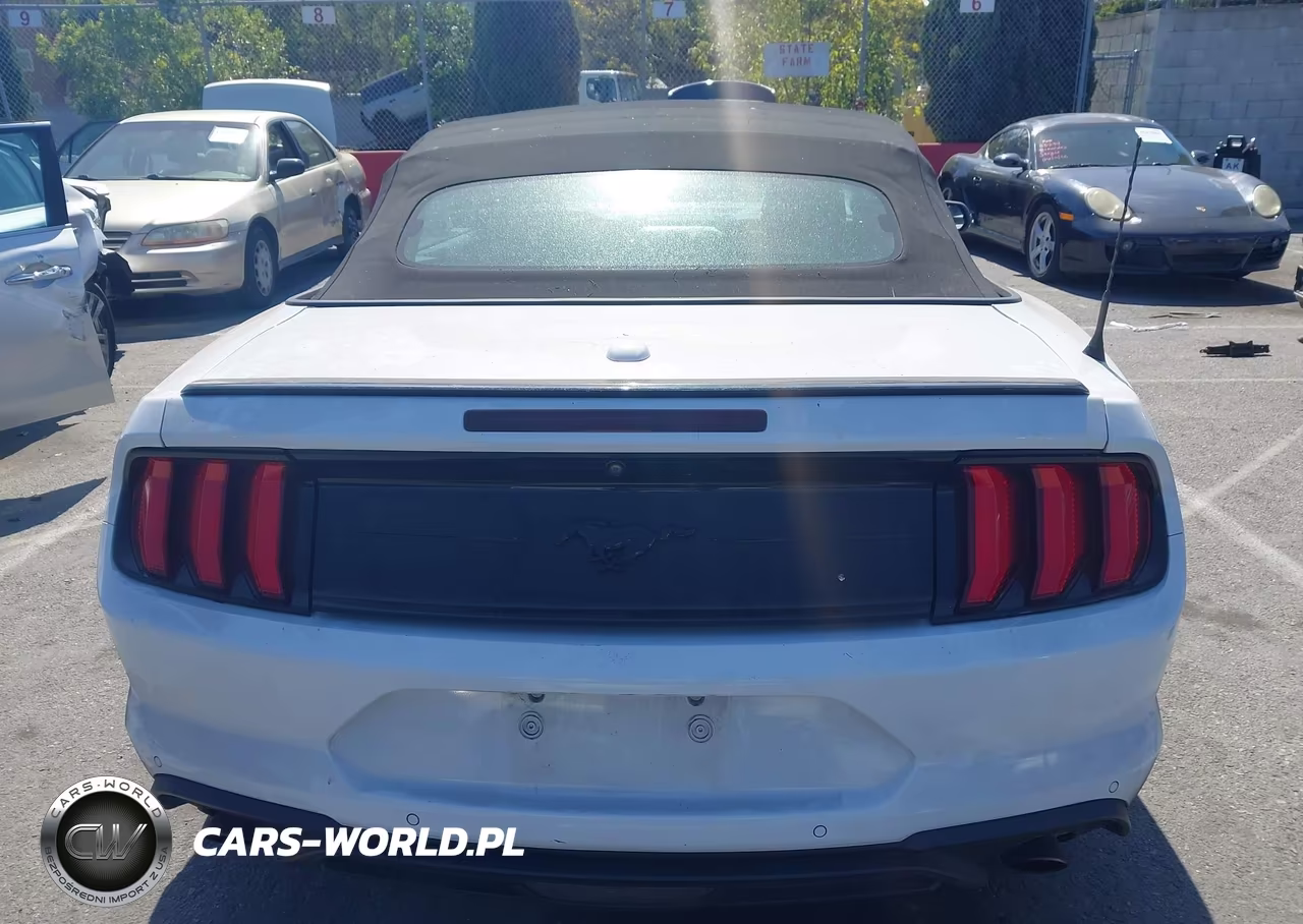 2018 Ford Mustang Ecoboost Premium VIN:1FATP8UHXJ5124259 - 17