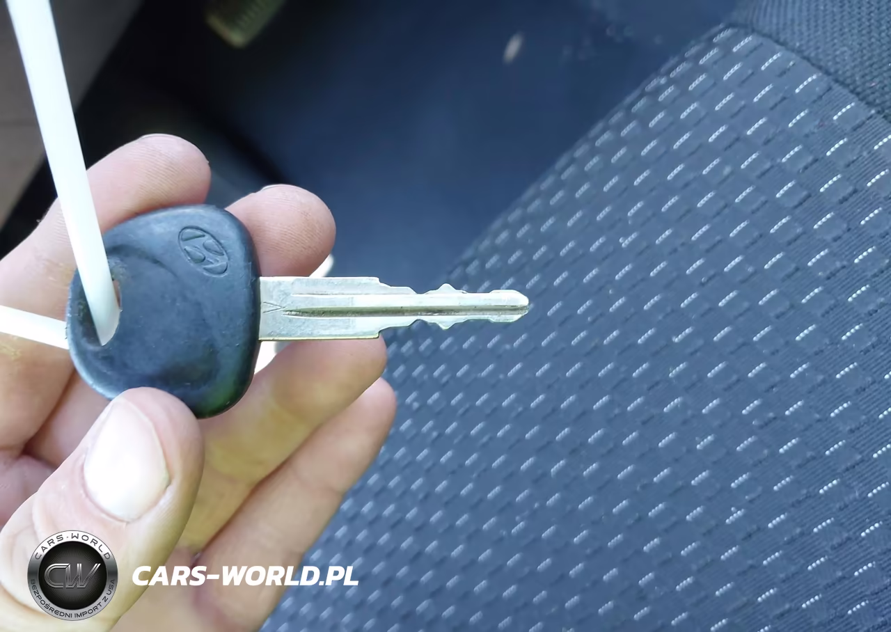 2008 Hyundai Accent Gs VIN:KMHCM36C68U084894 - 11
