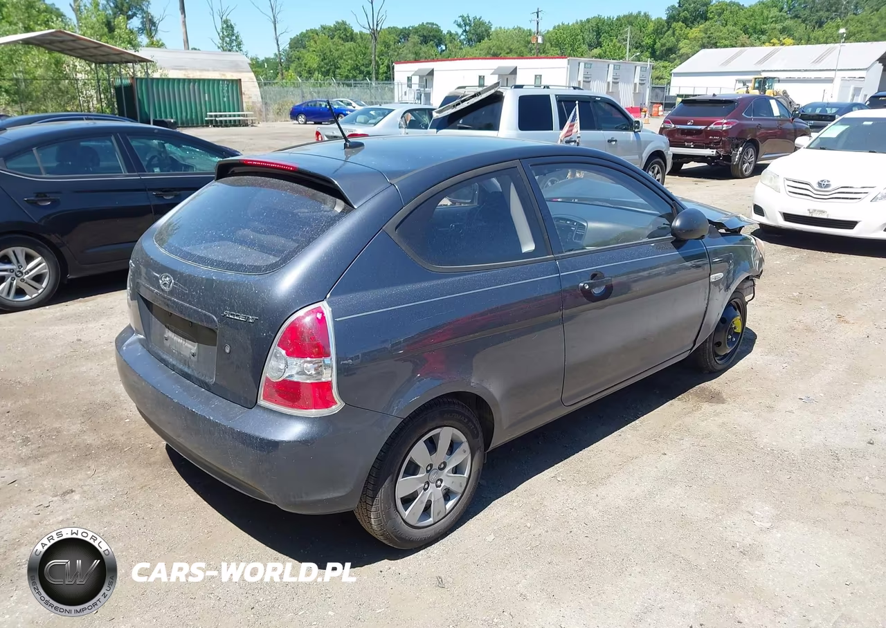 2008 Hyundai Accent Gs VIN:KMHCM36C68U084894 - 4