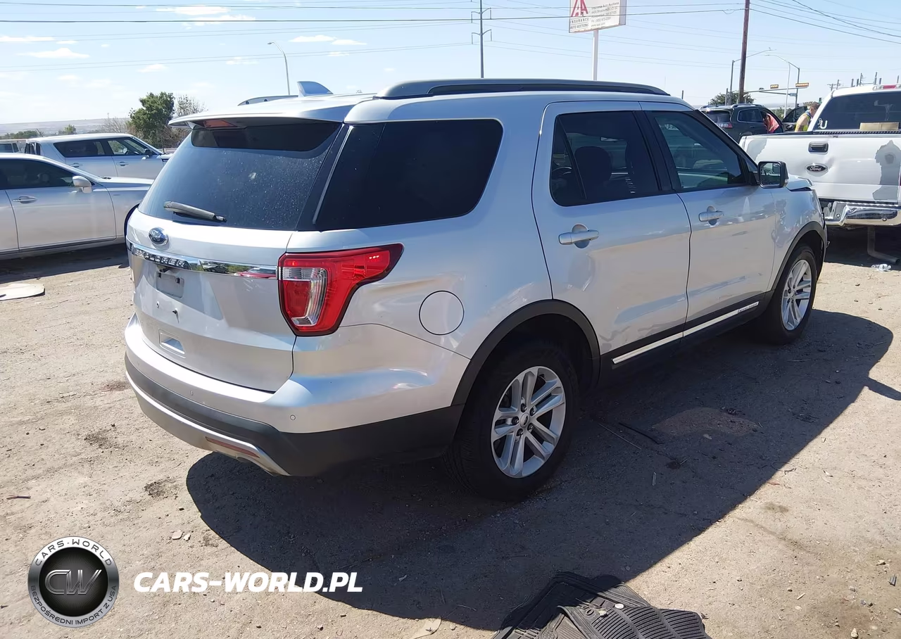 2017 Ford Explorer Xlt VIN:1FM5K7D84HGD56023 - 4