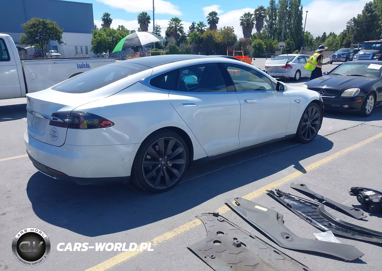 2016 Tesla Model S 60-70-75-85 VIN:5YJSA1E15GF131742 - 4