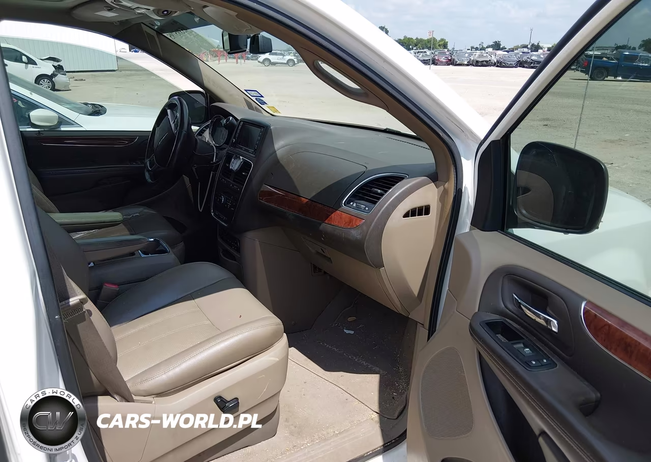 2011 Chrysler Town & Country Touring-L VIN:2A4RR8DG3BR713965 - 5