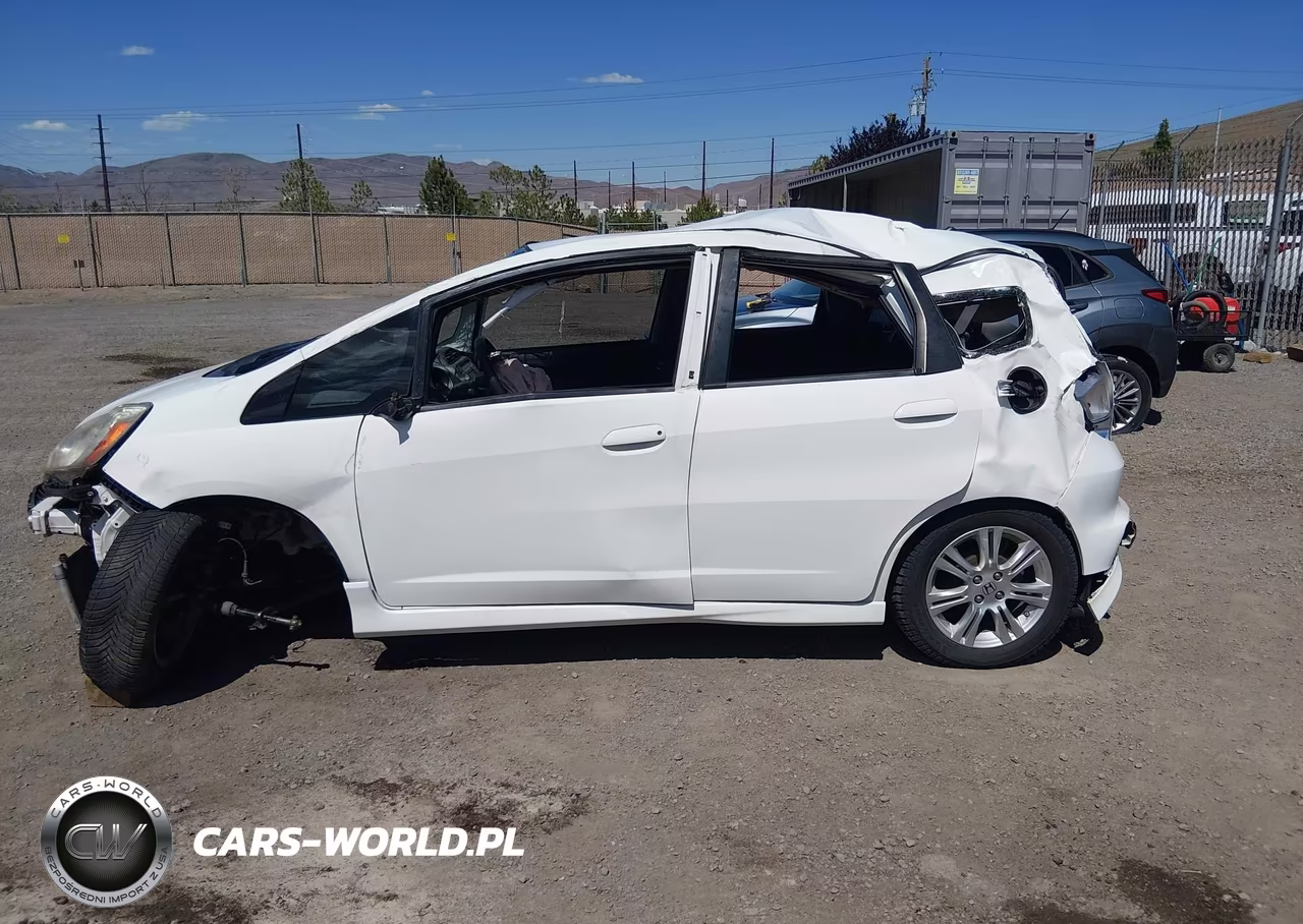 2010 Honda Fit Sport VIN:JHMGE8H42AS015030 - 14