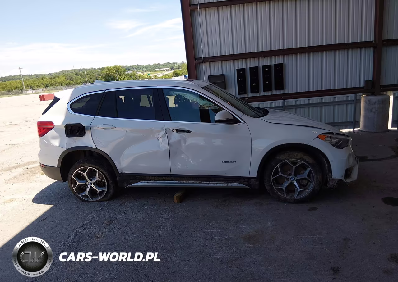 2018 BMW X1 xDrive28I VIN:WBXHT3Z38J4A66305 - 13