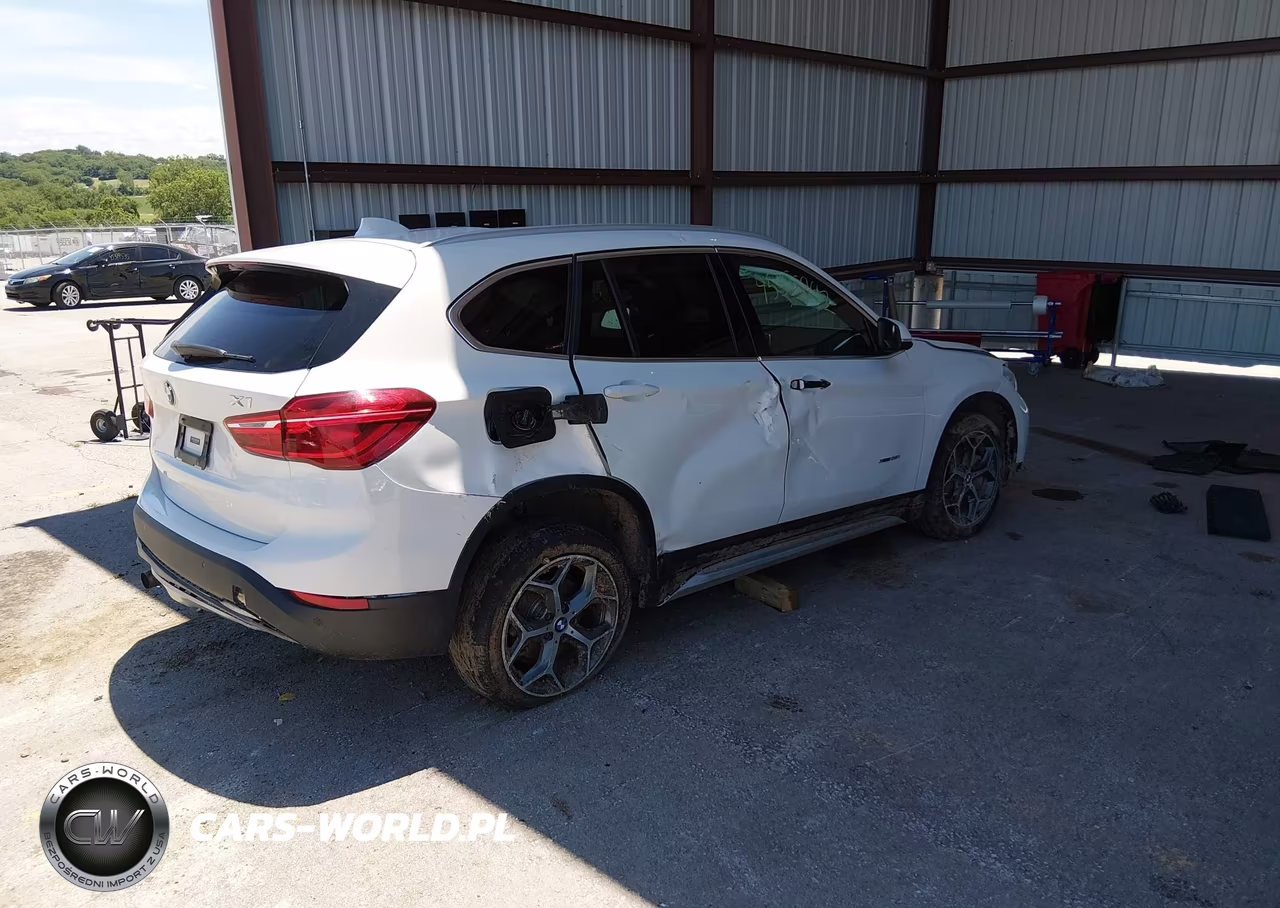2018 BMW X1 xDrive28I VIN:WBXHT3Z38J4A66305 - 4