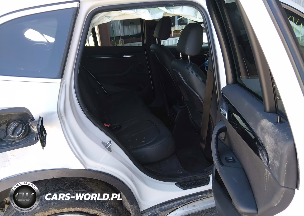 2018 BMW X1 xDrive28I VIN:WBXHT3Z38J4A66305 - 8