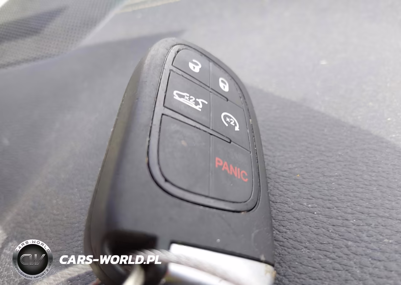 2015 Jeep Cherokee Latitude VIN:1C4PJMCB8FW792226 - 11