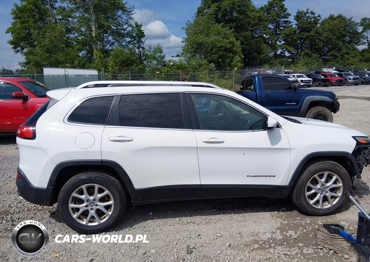 2015 Jeep Cherokee Latitude VIN:1C4PJMCB8FW792226 - 14