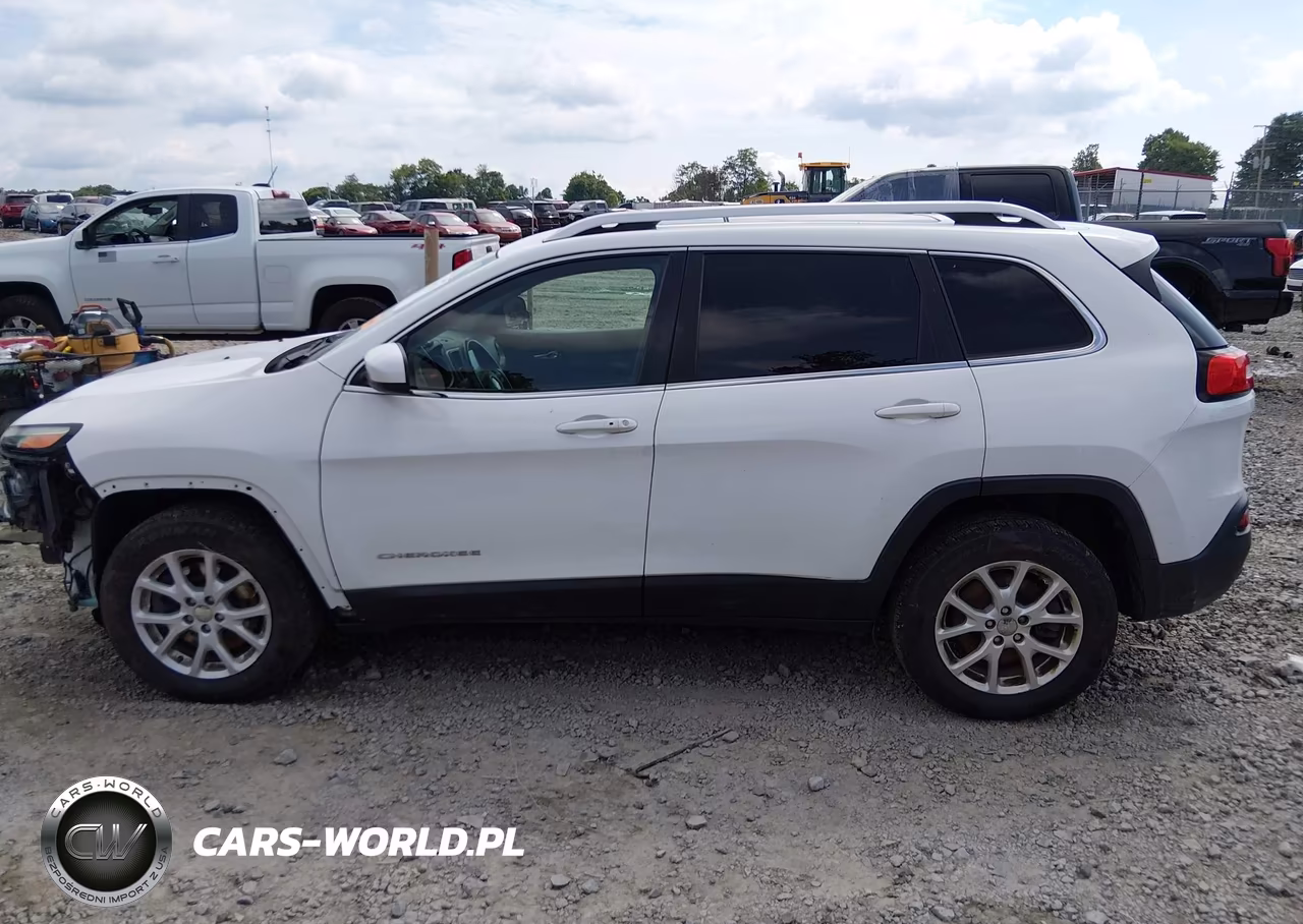 2015 Jeep Cherokee Latitude VIN:1C4PJMCB8FW792226 - 15