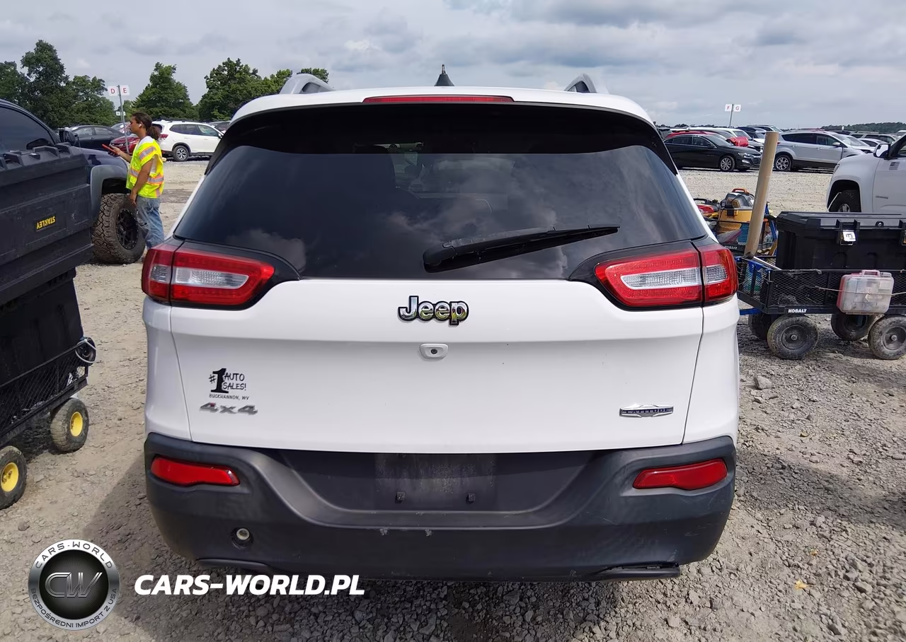 2015 Jeep Cherokee Latitude VIN:1C4PJMCB8FW792226 - 17