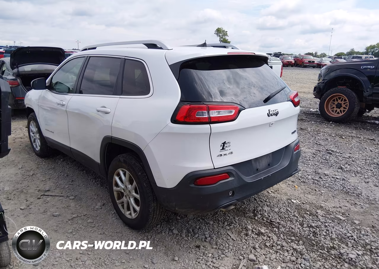 2015 Jeep Cherokee Latitude VIN:1C4PJMCB8FW792226 - 3