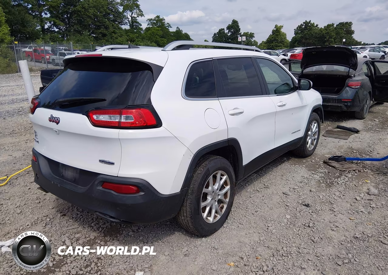 2015 Jeep Cherokee Latitude VIN:1C4PJMCB8FW792226 - 4