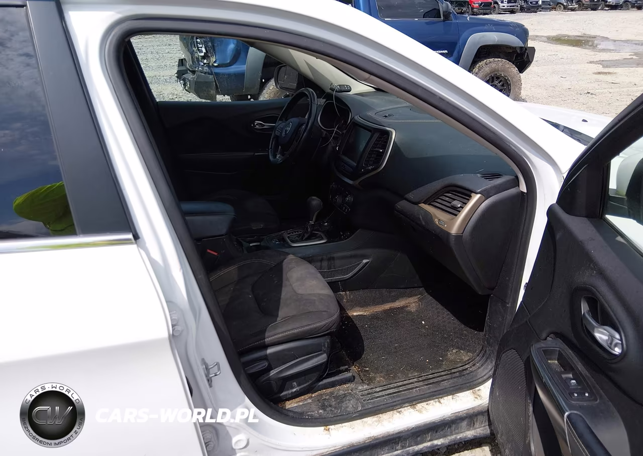 2015 Jeep Cherokee Latitude VIN:1C4PJMCB8FW792226 - 5