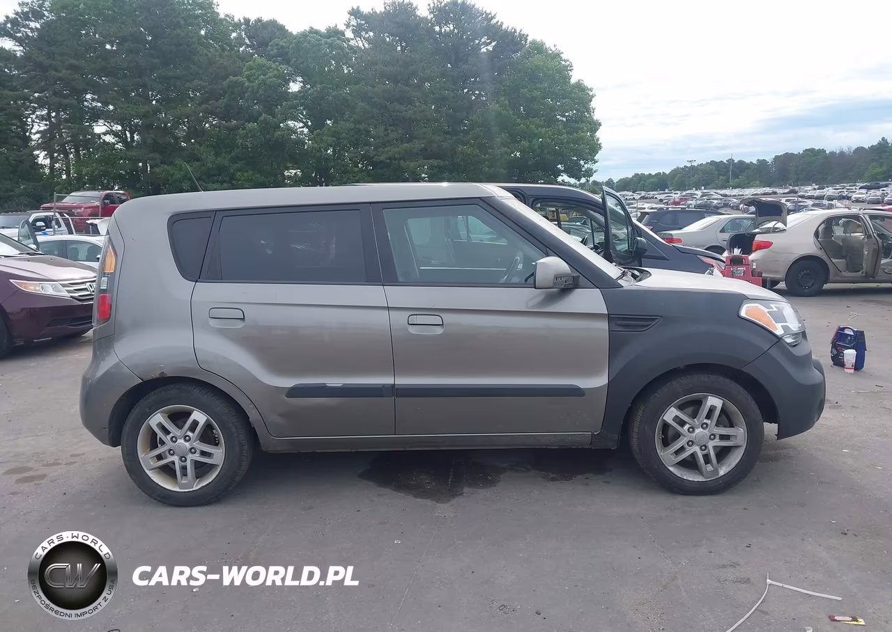 2010 Kia Soul + VIN:KNDJT2A23A7190361 - 14