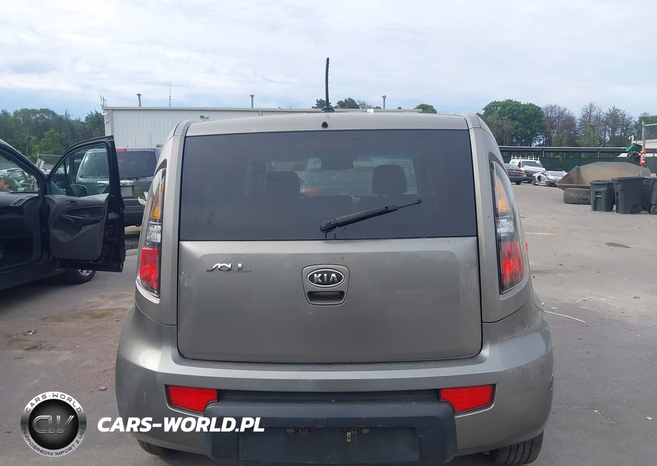 2010 Kia Soul + VIN:KNDJT2A23A7190361 - 17