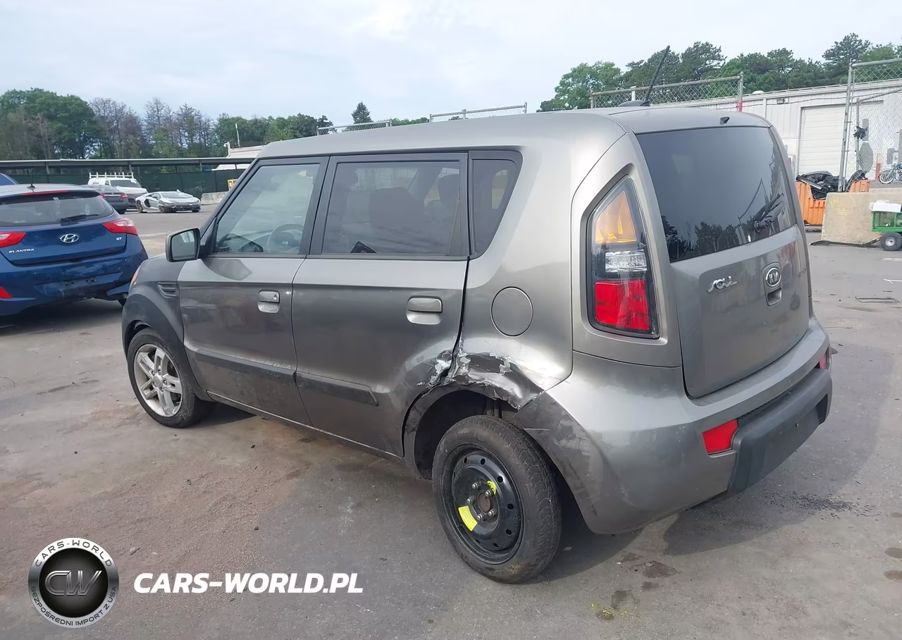 2010 Kia Soul + VIN:KNDJT2A23A7190361 - 3