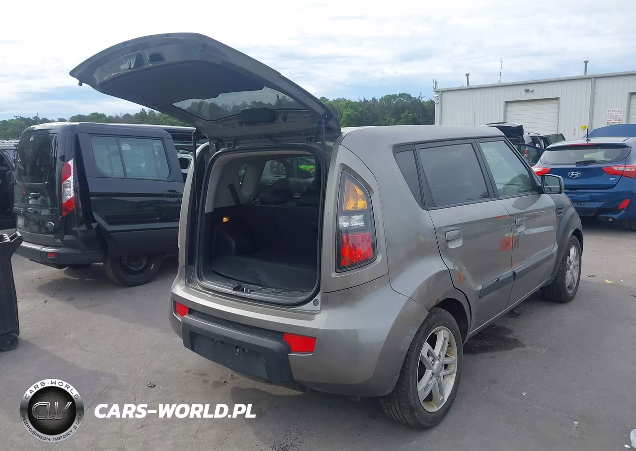 2010 Kia Soul + VIN:KNDJT2A23A7190361 - 4