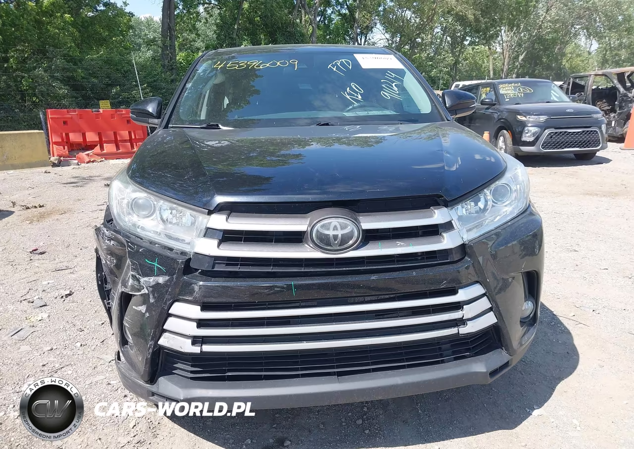 2018 Toyota Highlander Le Plus VIN:5TDBZRFH0JS910214 - 12