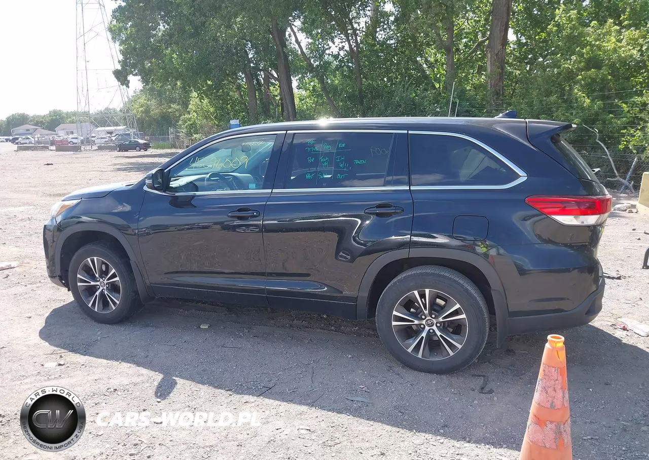 2018 Toyota Highlander Le Plus VIN:5TDBZRFH0JS910214 - 14