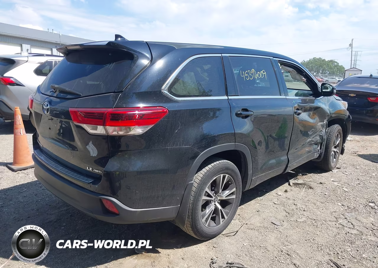 2018 Toyota Highlander Le Plus VIN:5TDBZRFH0JS910214 - 4