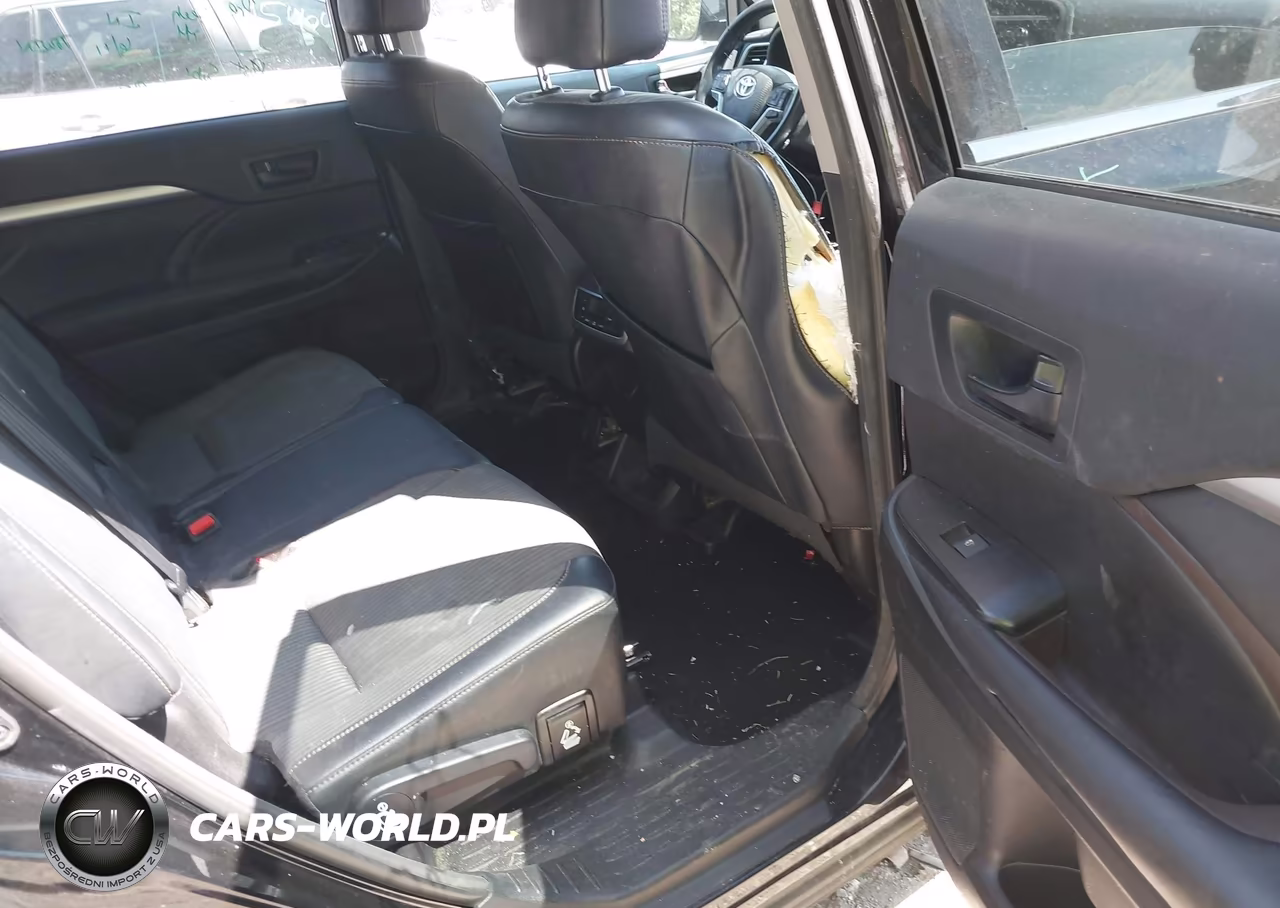 2018 Toyota Highlander Le Plus VIN:5TDBZRFH0JS910214 - 8