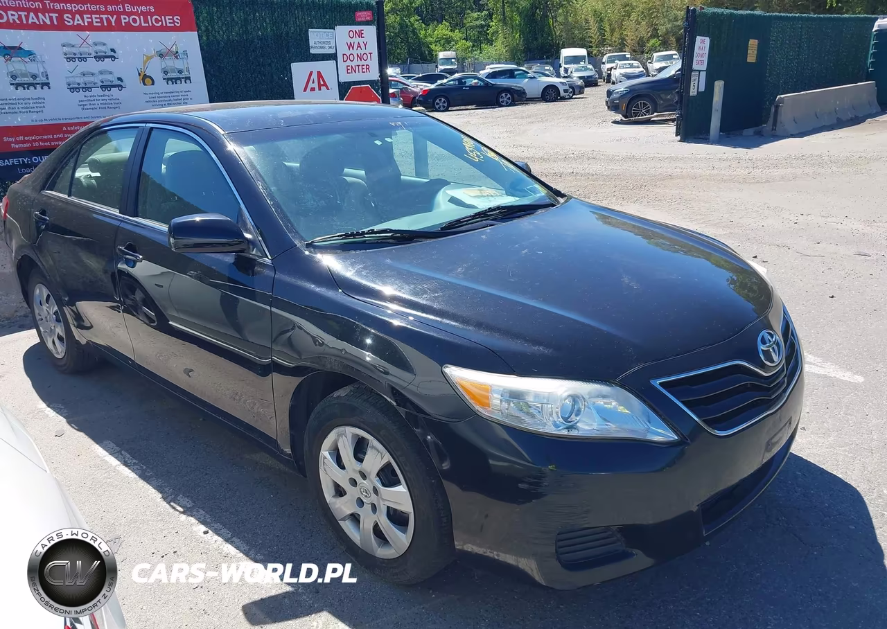 2011 Toyota Camry Le – zdjęcie 1 z 12