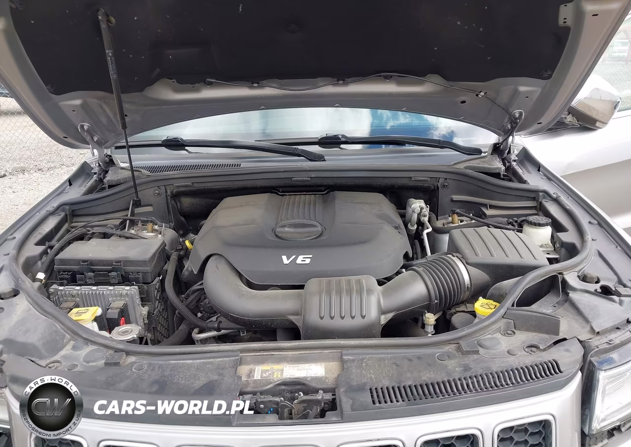 2015 Jeep Grand Cherokee Overland VIN:1C4RJFCG2FC136685 - 10