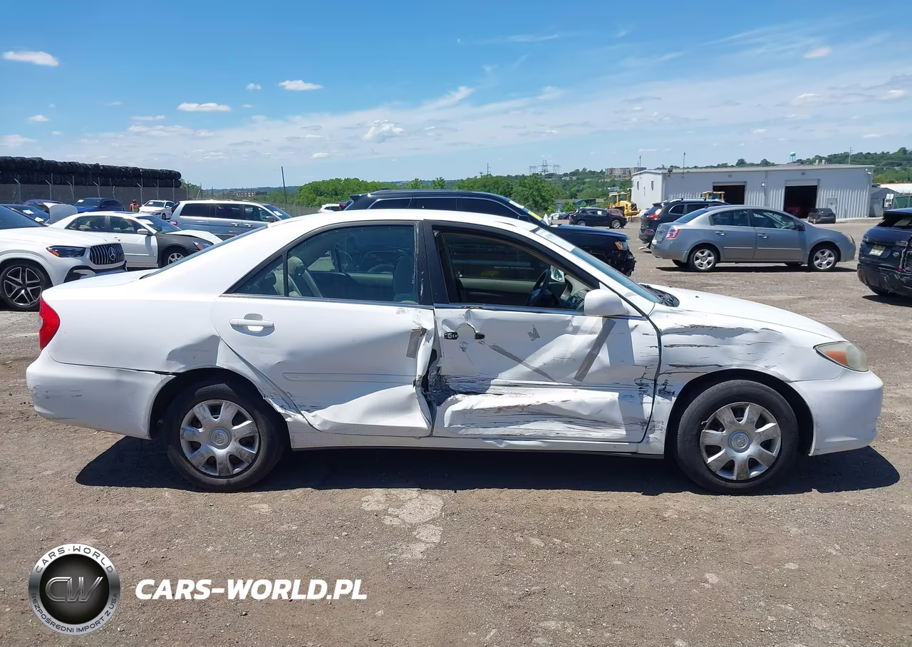 2002 Toyota Camry Le VIN:4T1BE32K02U027782 - 13