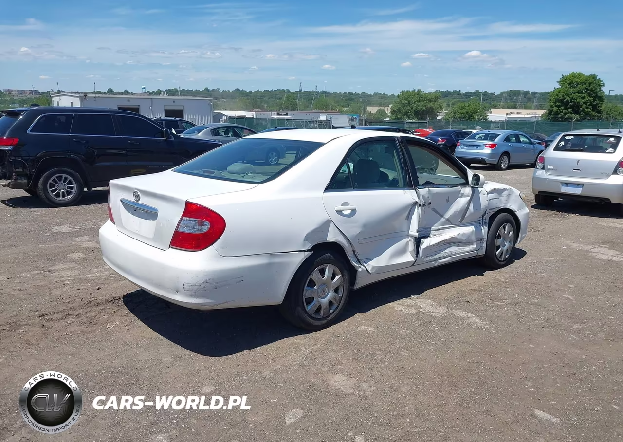 2002 Toyota Camry Le VIN:4T1BE32K02U027782 - 4