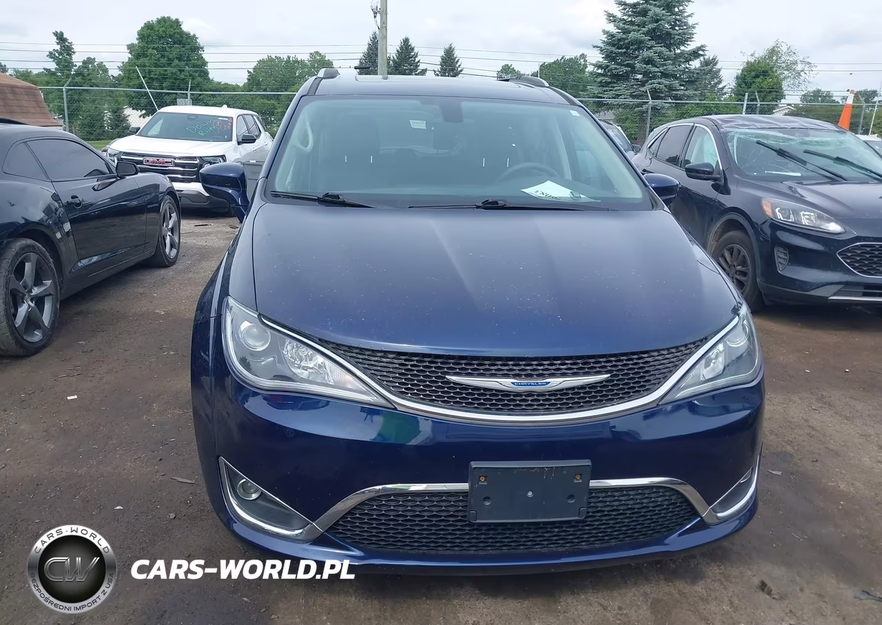 2018 Chrysler Pacifica Touring L Plus VIN:2C4RC1EG2JR175299 - 12