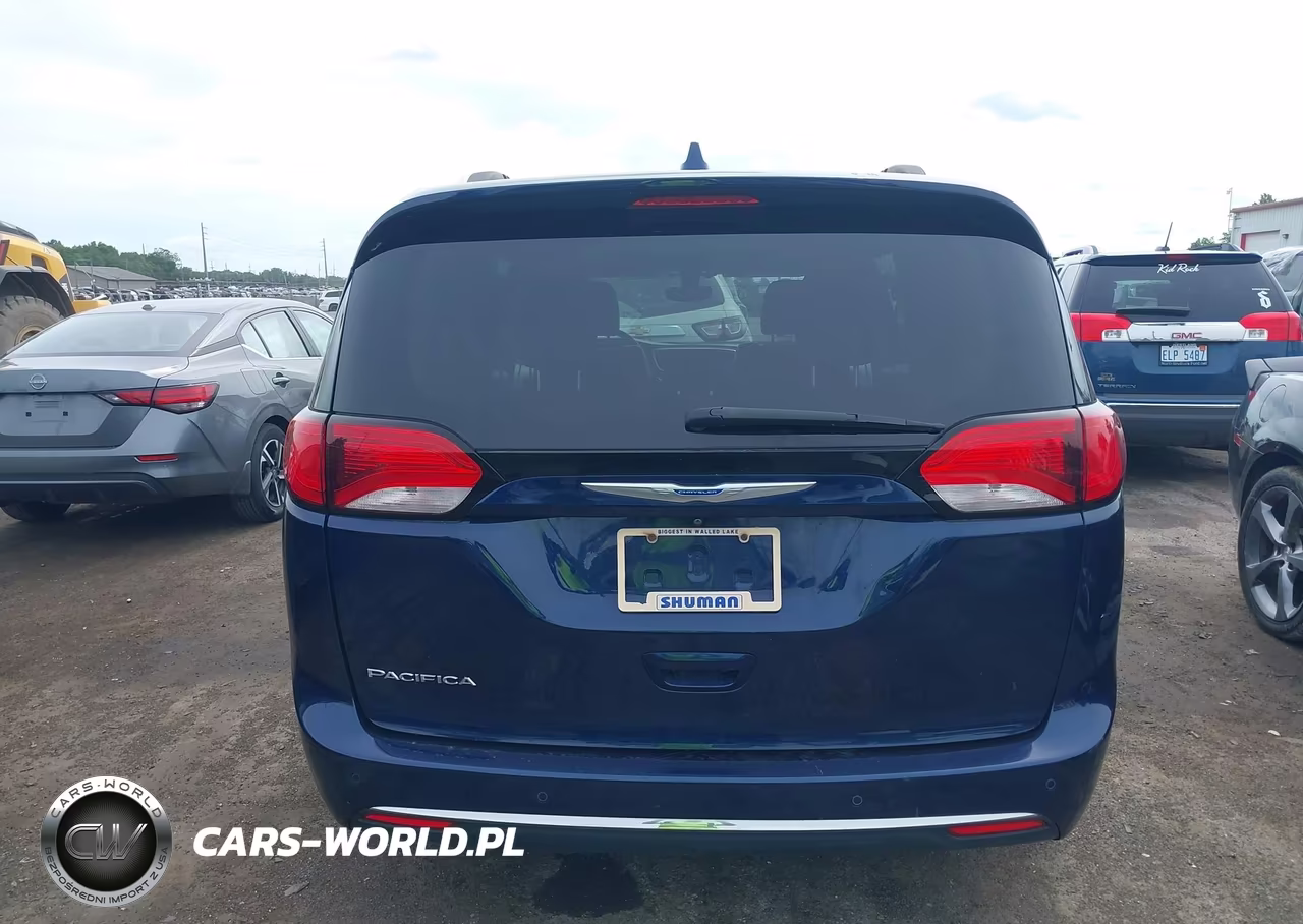 2018 Chrysler Pacifica Touring L Plus VIN:2C4RC1EG2JR175299 - 16