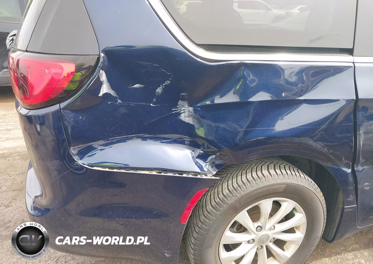 2018 Chrysler Pacifica Touring L Plus VIN:2C4RC1EG2JR175299 - 17