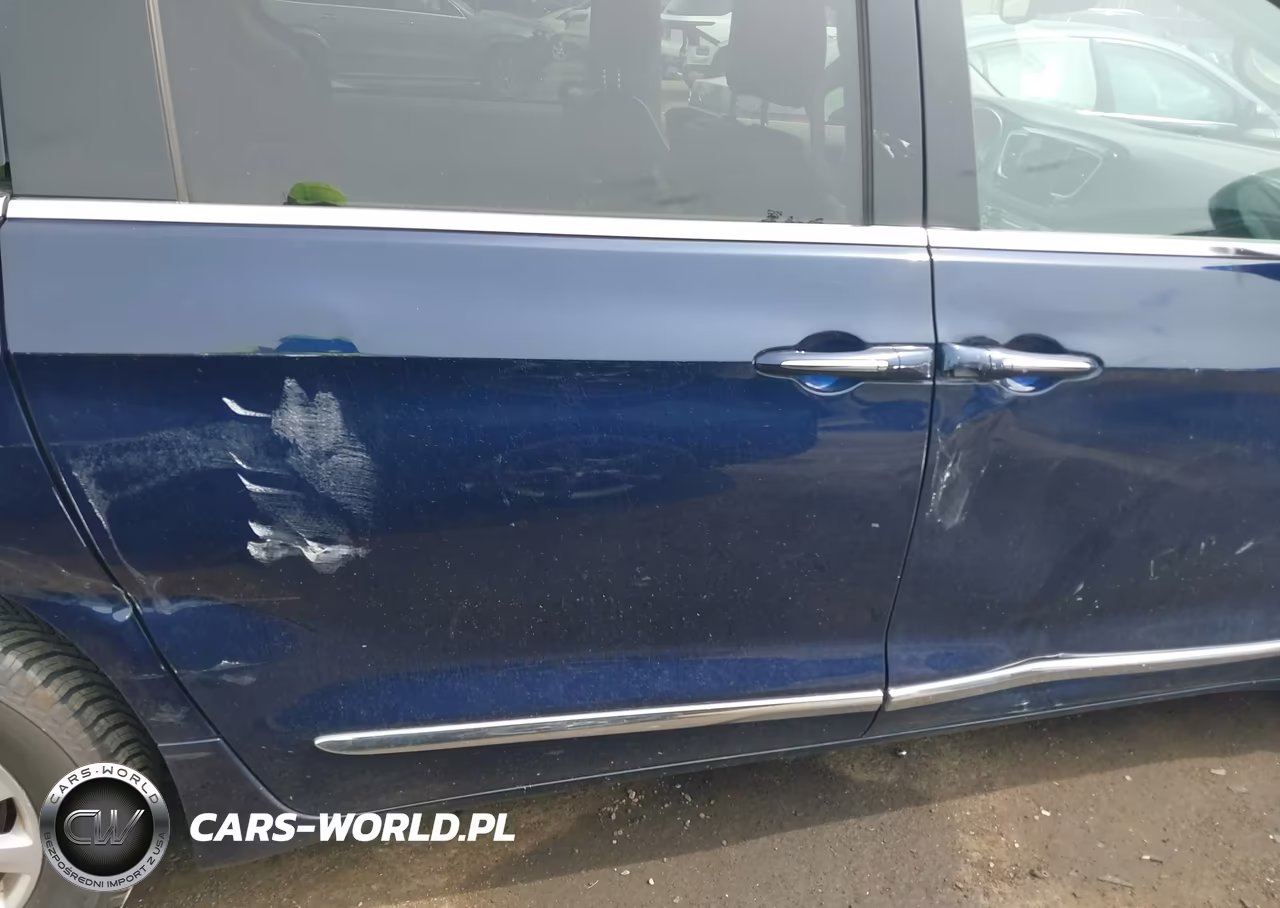 2018 Chrysler Pacifica Touring L Plus VIN:2C4RC1EG2JR175299 - 18