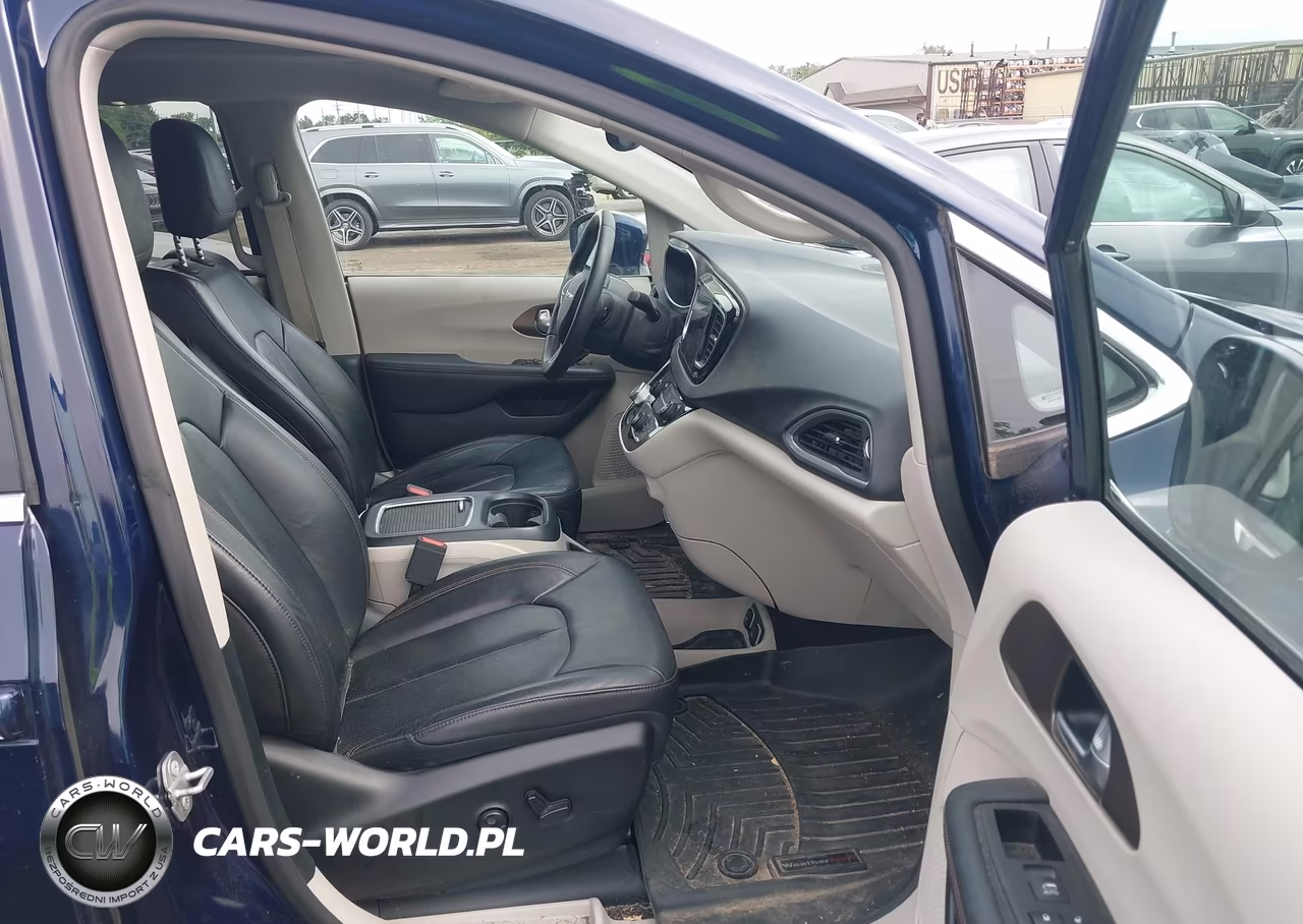 2018 Chrysler Pacifica Touring L Plus VIN:2C4RC1EG2JR175299 - 5