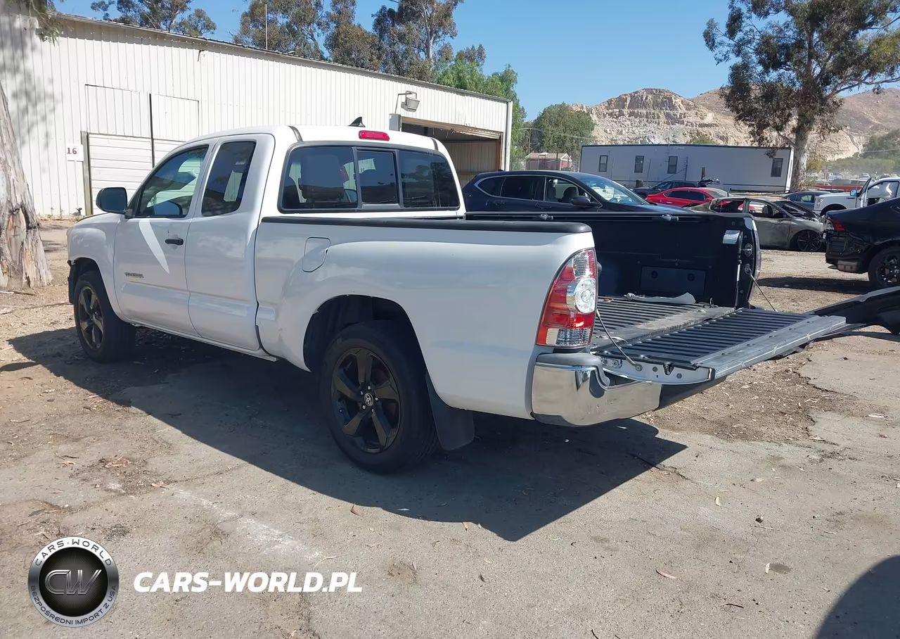 2015 Toyota Tacoma VIN:5TFTX4CN9FX067767 - 3