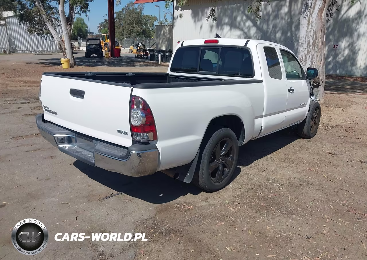 2015 Toyota Tacoma VIN:5TFTX4CN9FX067767 - 4