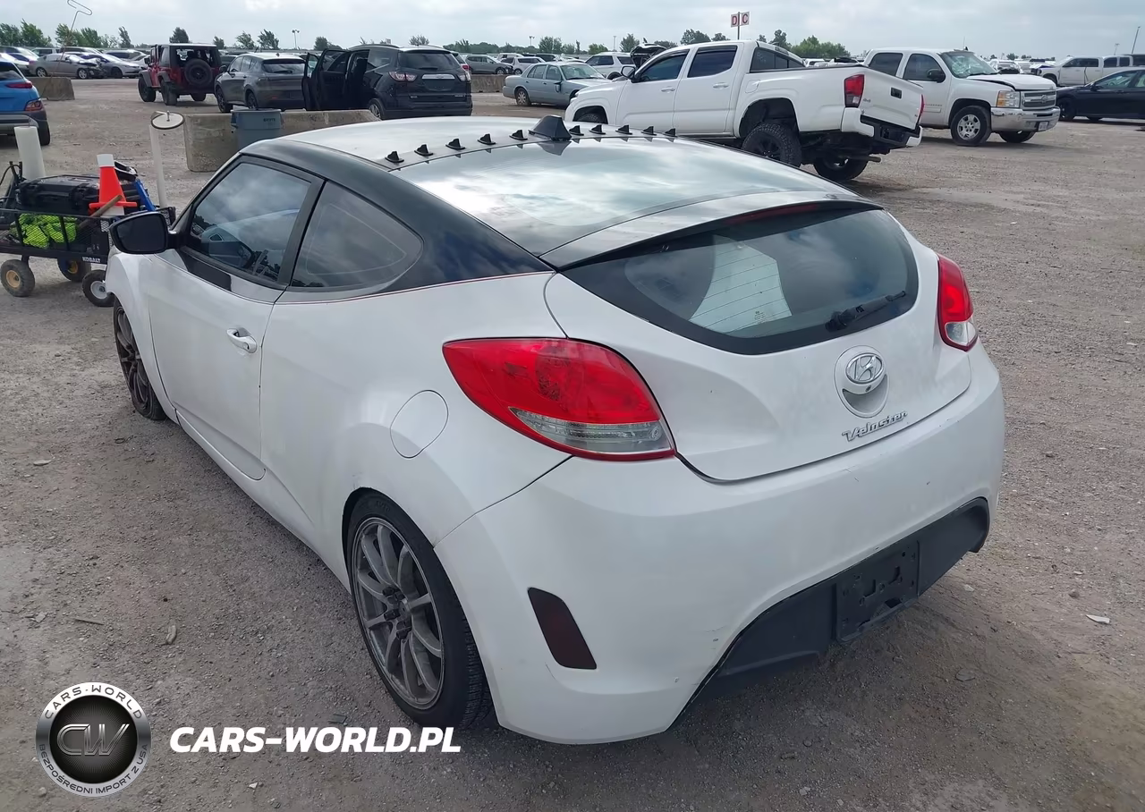 2016 Hyundai Veloster VIN:KMHTC6AD4GU292615 - 3