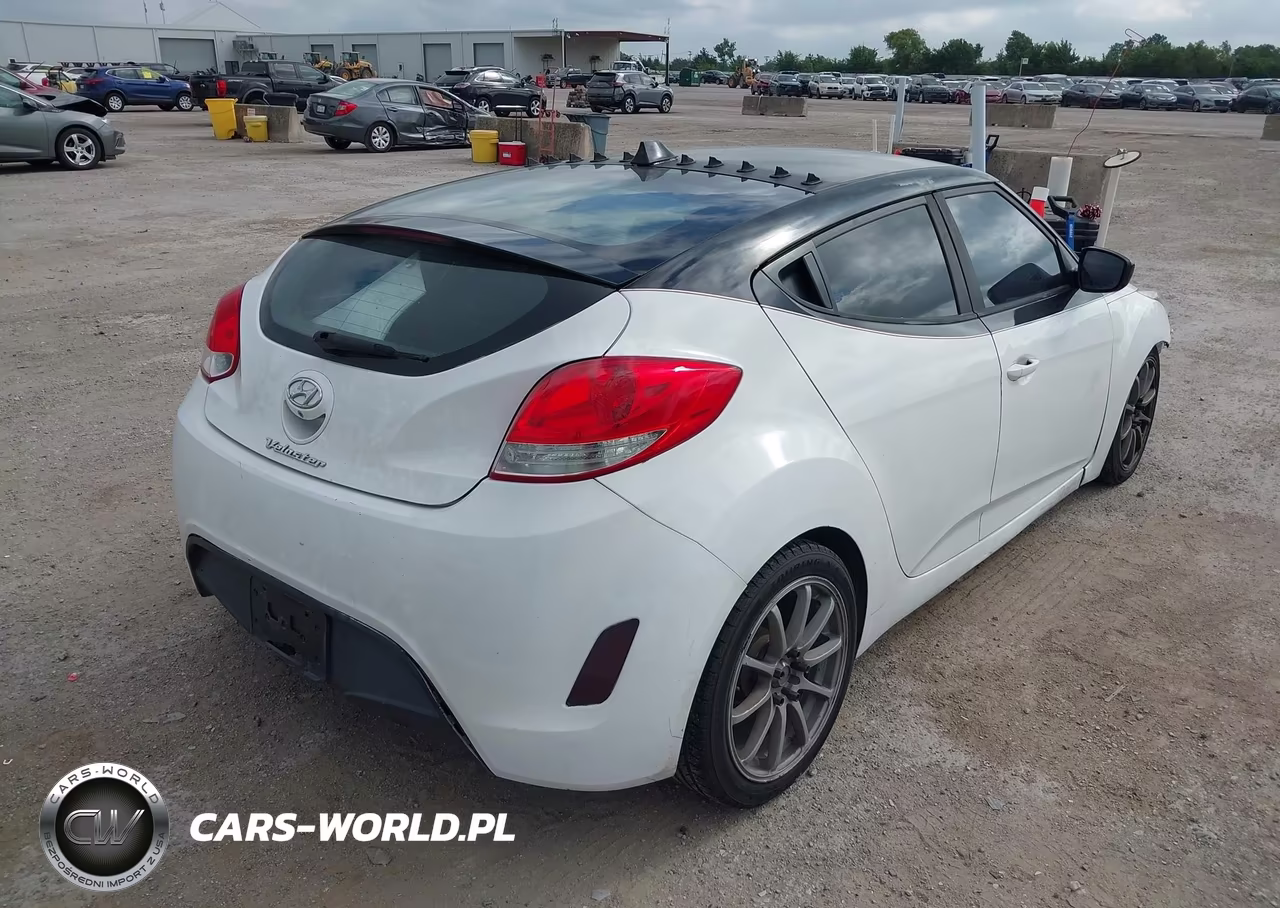 2016 Hyundai Veloster VIN:KMHTC6AD4GU292615 - 4
