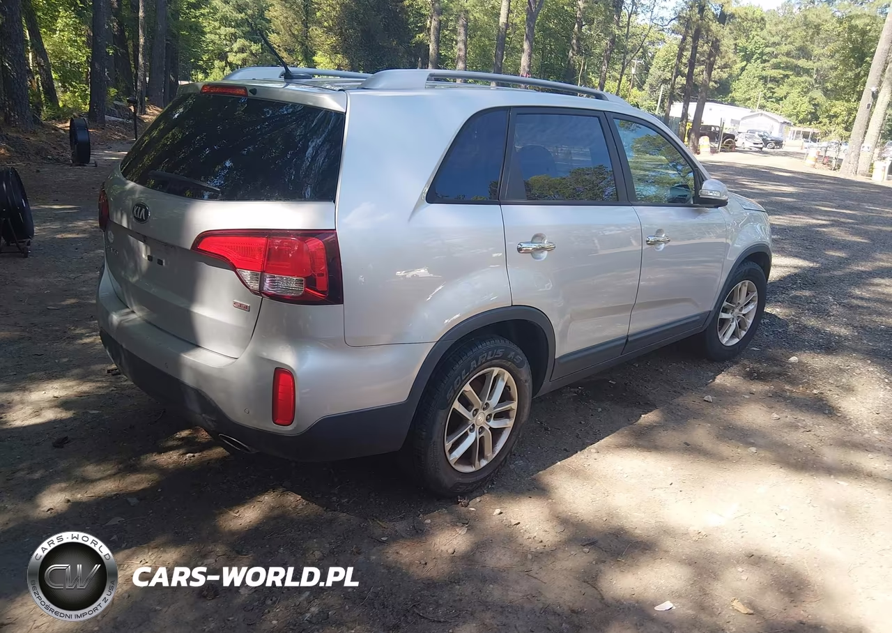 2014 Kia Sorento Lx VIN:5XYKT4A63EG434425 - 4