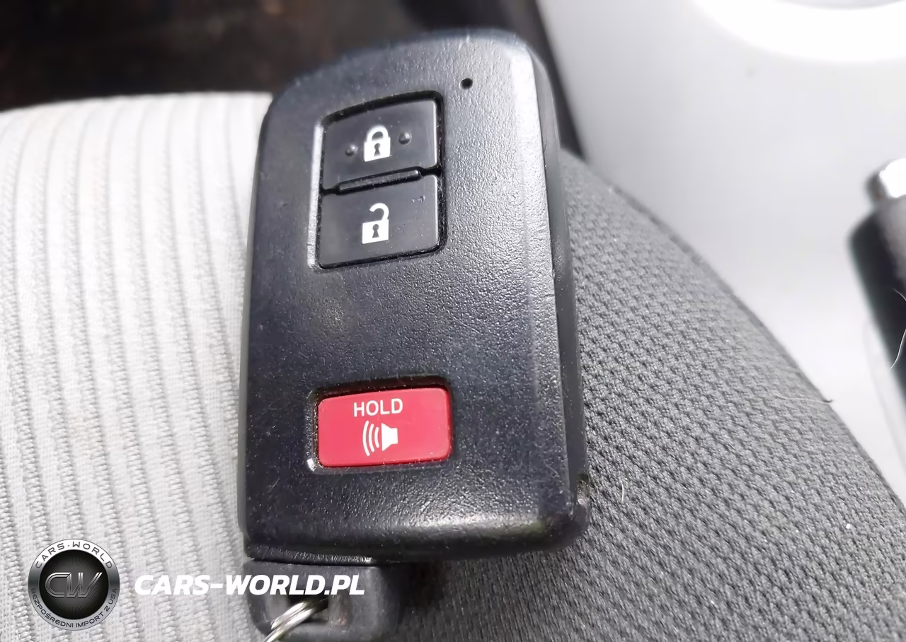 2014 Toyota Prius C Three VIN:JTDKDTB31E1076107 - 11