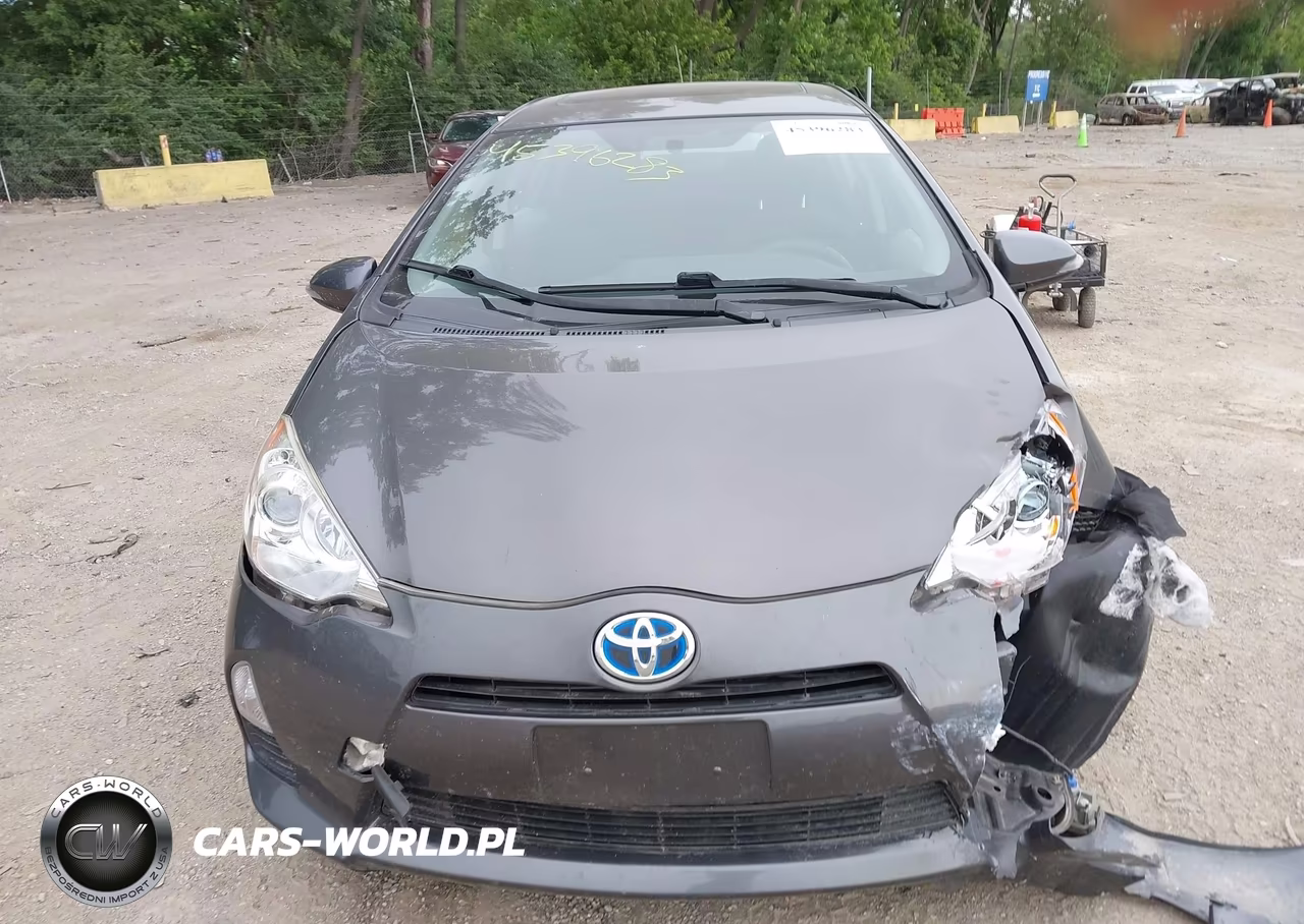 2014 Toyota Prius C Three VIN:JTDKDTB31E1076107 - 12