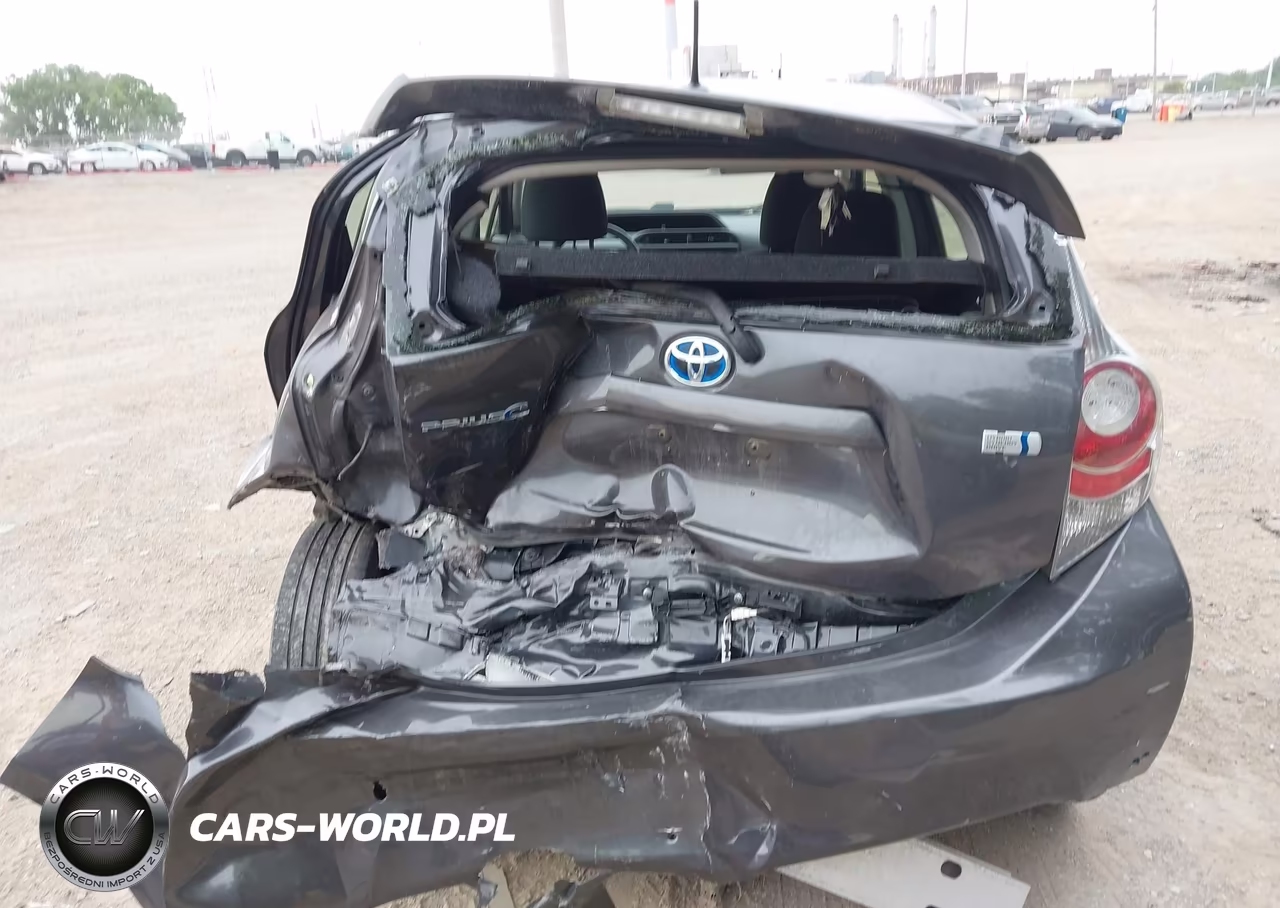 2014 Toyota Prius C Three VIN:JTDKDTB31E1076107 - 16
