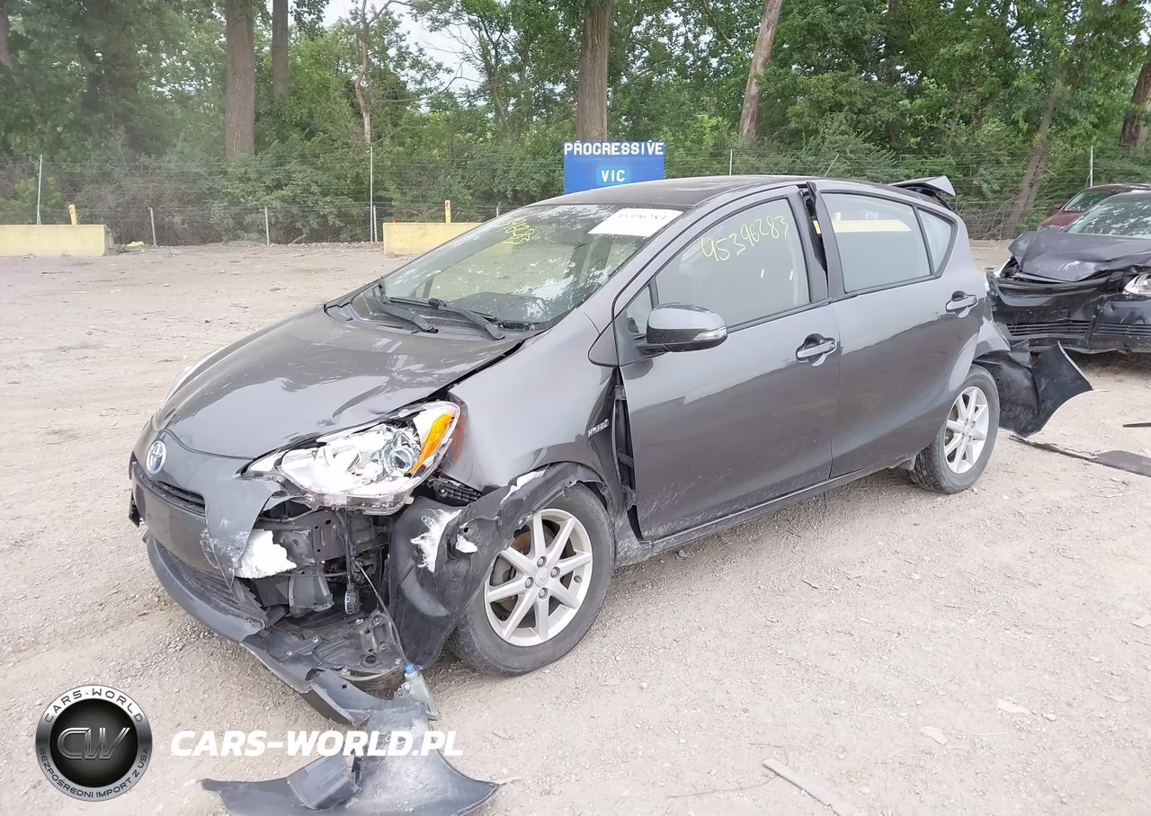 2014 Toyota Prius C Three VIN:JTDKDTB31E1076107 - 2