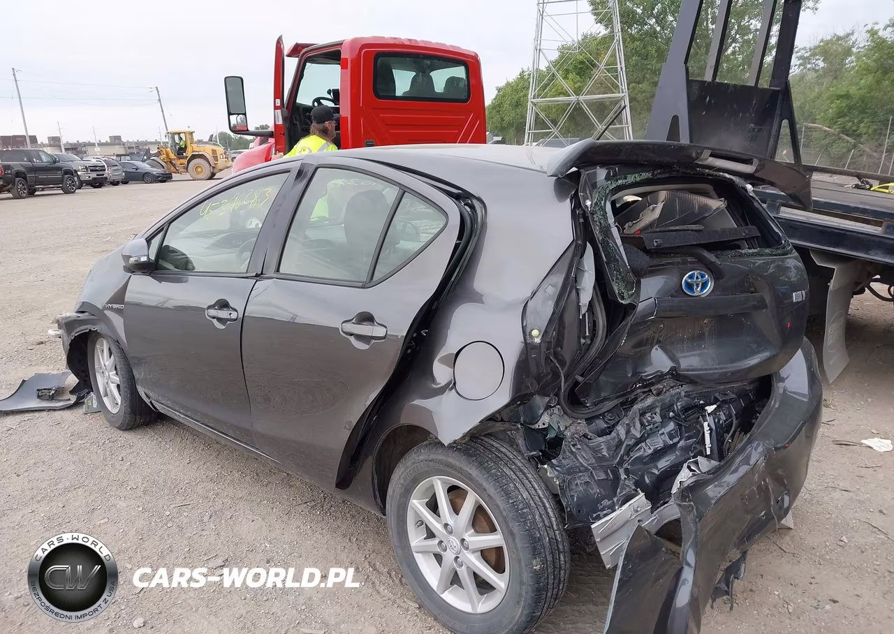 2014 Toyota Prius C Three VIN:JTDKDTB31E1076107 - 6