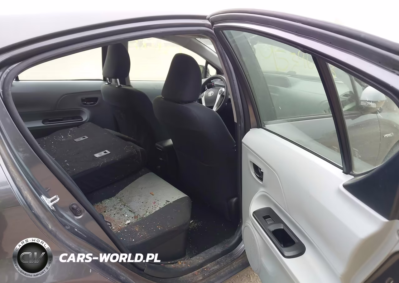 2014 Toyota Prius C Three VIN:JTDKDTB31E1076107 - 8