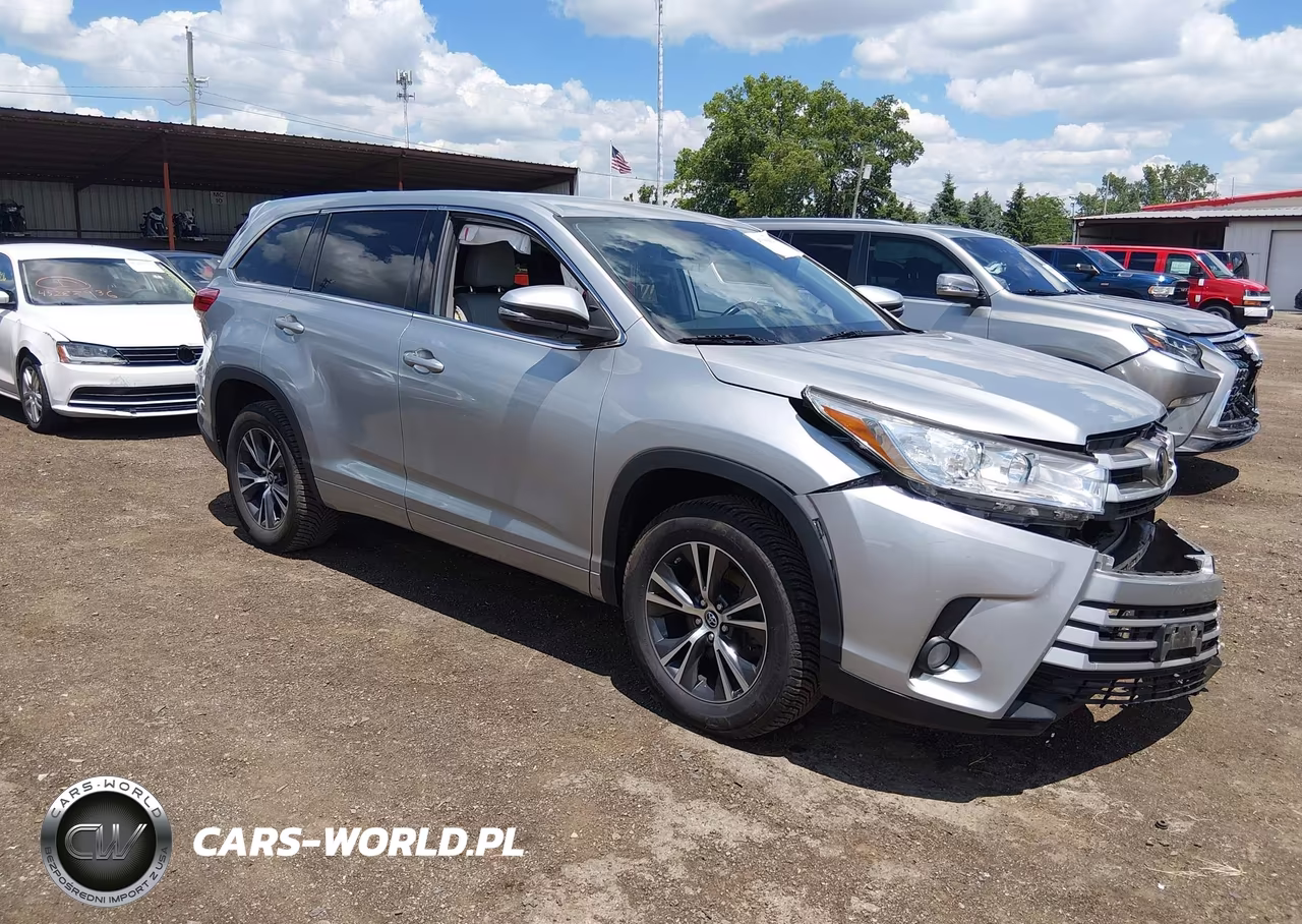 2018 Toyota Highlander Le Plus – zdjęcie 1 z 17