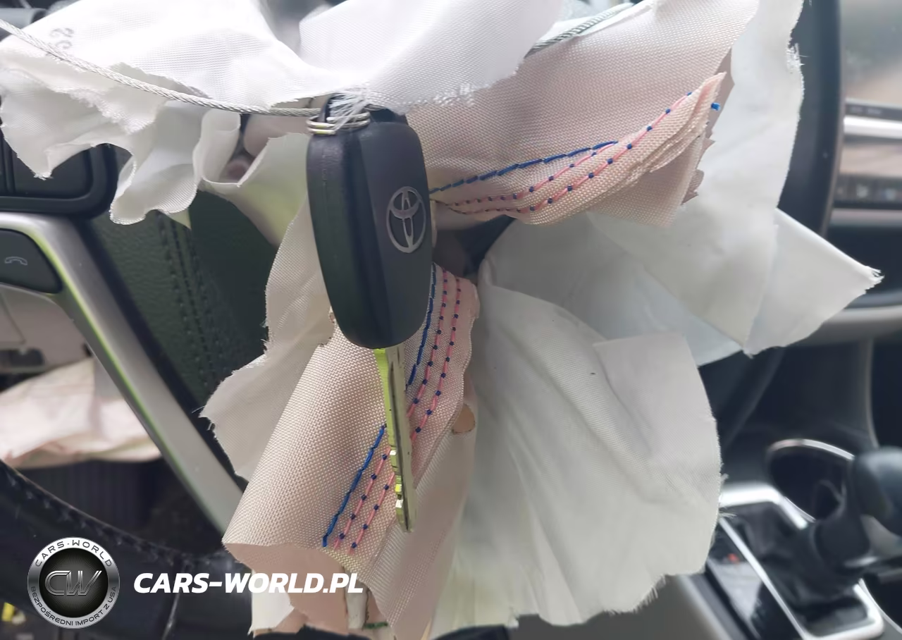 2018 Toyota Highlander Le Plus VIN:5TDZZRFH6JS279368 - 11
