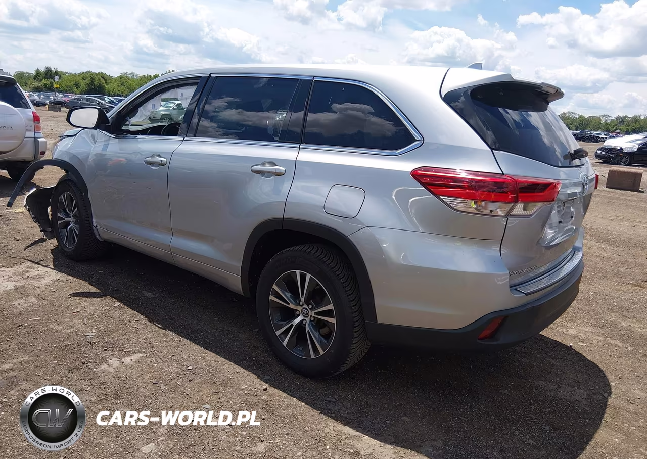 2018 Toyota Highlander Le Plus VIN:5TDZZRFH6JS279368 - 3