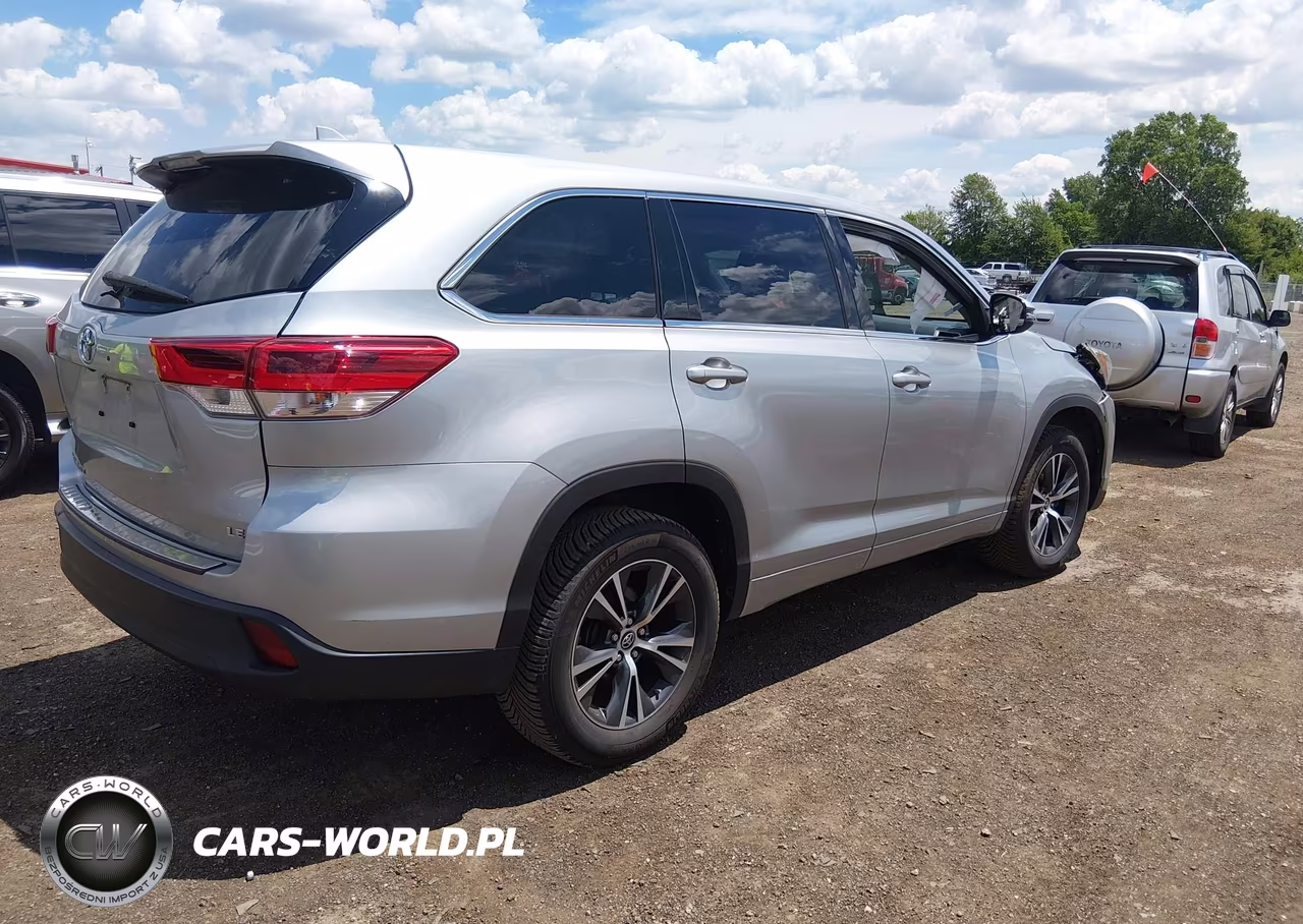2018 Toyota Highlander Le Plus VIN:5TDZZRFH6JS279368 - 4